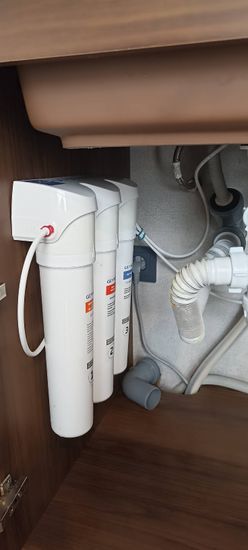 Установка проточного фильтра под мойку