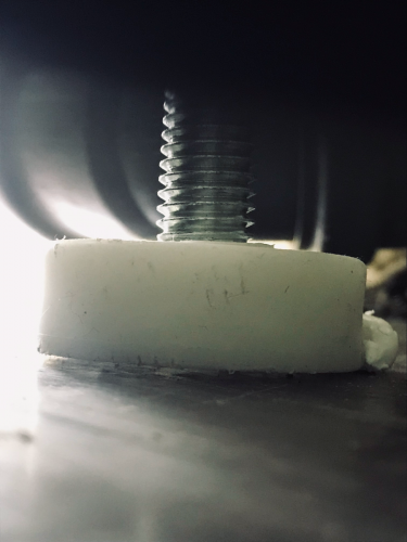 Установлены крепления, закреплены панели, подключены коммуникации, проверена герметичность, отрегулированы двери, завершена сборка, произведена очистка, протестирована функциональность.