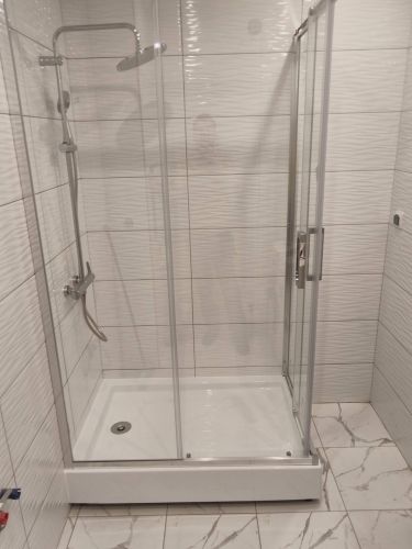 Установка душевого уголка шириной до 150 см