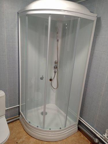 Установка душевой кабины шириной до 90 см