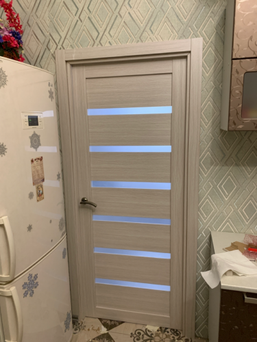 Извлечена старая конструкция, убраны крепления, очищены края, подготовлено пространство для новой установки. Стены и пол аккуратно освобождены от остатков материалов.