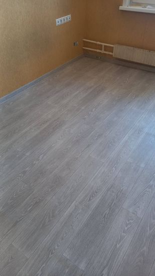 Монтаж пластикового плинтуса