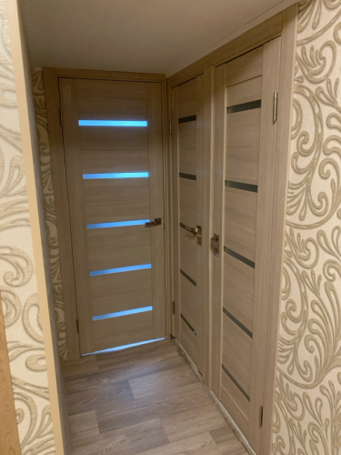 Установка дверного наличника