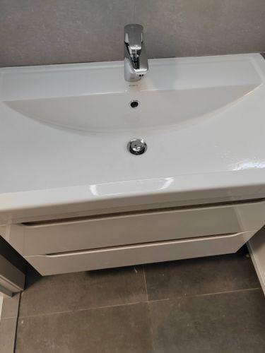 Заменены внутренние элементы крана, обеспечивающие плавное и надежное функционирование. Установлены новые детали, улучшена герметичность, устранены протечки, восстановлена работоспособность.