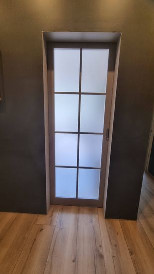 Установка межкомнатной одностворчатой раздвижной навесной двери без отделки проема