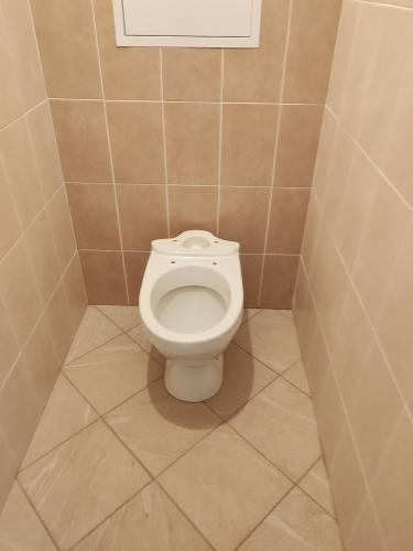 Частичная сборка и установка ванной