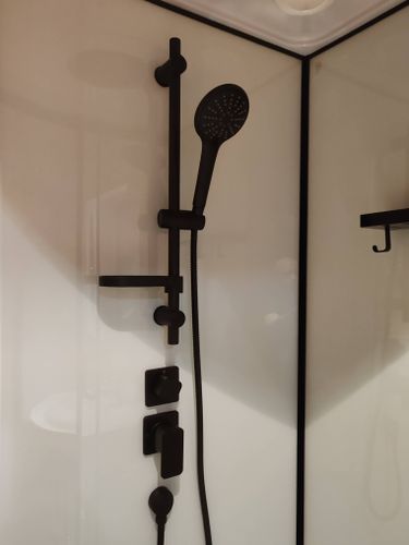 Установка душевой кабины шириной до 100 см