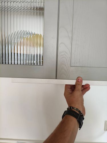 Шлифовка каменной столешницы Установка и подключение встраиваемого холодильника Установка фальшпанели / заглушки