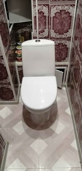Установлено сантехническое оборудование, подключено к водопроводу и канализации, проверена герметичность соединений, закреплено на полу, проведены тесты на функциональность.