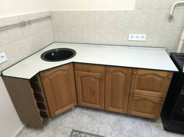 Установка столешницы HPL Прямой скос одного угла столешницы из искуственного камня / HPL / массива Выпил одного отверстия/углубления/присадка под петлю в материалах HPL/Камень