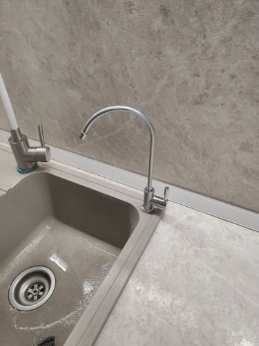 Установка проточного фильтра под мойку