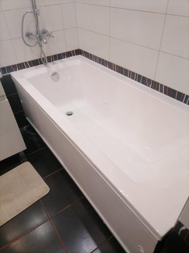 Установка акриловой/стальной ванны