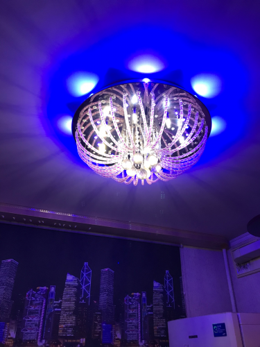 Люстра восстановлена: заменены неисправные элементы, настроен пульт, проверена работа освещения, устранены проблемы с проводкой, улучшена функциональность системы управления.