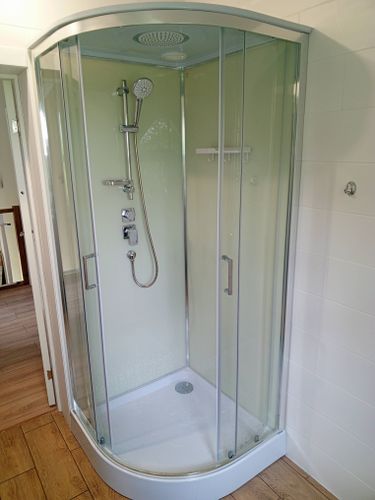 Установка душевой кабины шириной до 90 см