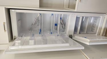 Навеска фасада при установке встраиваемой посудомоечной машины