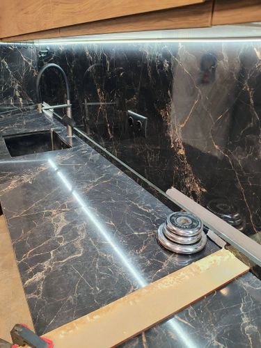 Установка стеновой панели HPL