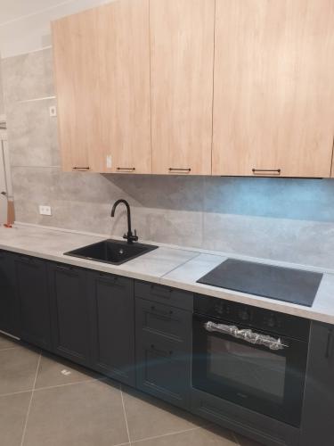 Установка проточного фильтра под мойку