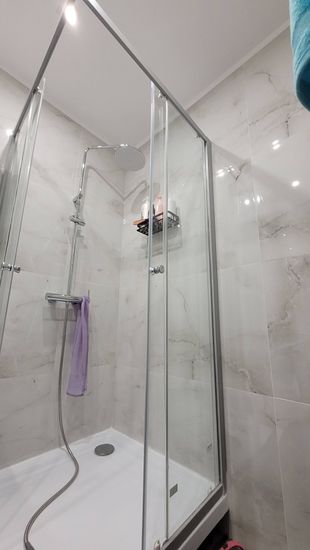 Герметизация стыков душевой кабины