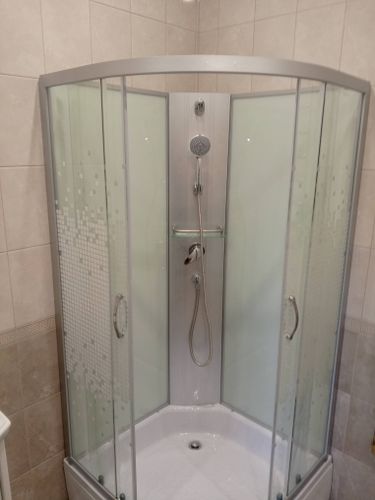 Установка душевой кабины шириной до 100 см