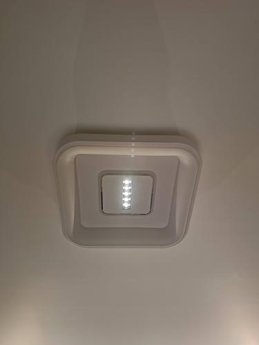 Установка люстры в сборке