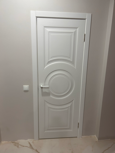 Установка дверного наличника