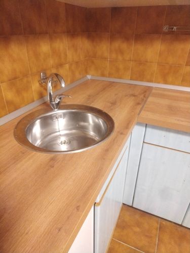 Установка столешницы ДСП Прямой скос одного угла столешницы ДСП Установка и подключение врезной мойки