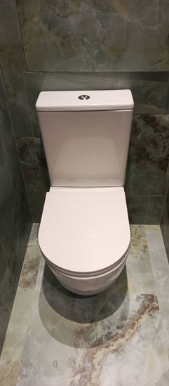 Установлен новый резервуар, подключены коммуникации, проверена герметичность соединений, произведена настройка механизма слива, выполнена очистка рабочей зоны.