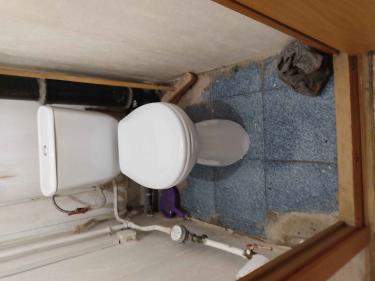 Установлено новое сантехническое оборудование, подключены коммуникации, проверена герметичность соединений, проведена регулировка сливного механизма, выполнена уборка рабочего места.