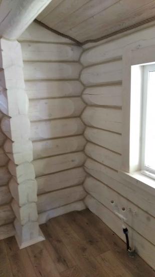 Проведены точные измерения пространства для установки потолка, учтены все углы и особенности помещения, подготовлены данные для дальнейшего монтажа.