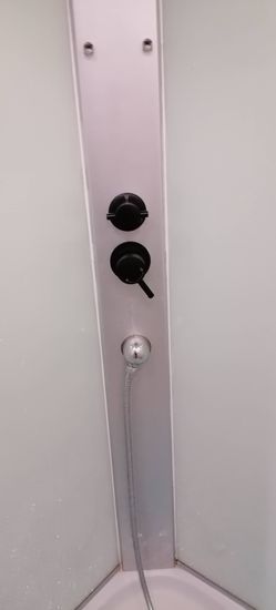 Замена смесителя в душевой кабине