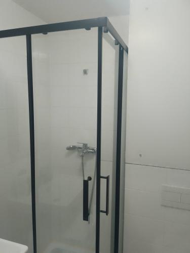 Установлено оборудование, подключены коммуникации, проверена герметичность соединений, выполнен тестовый запуск, обеспечена стабильная работа устройства.