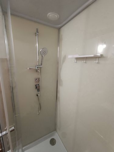 Установка душевой кабины шириной до 120 см