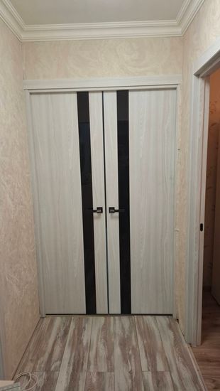 Установка межкомнатной двухстворчатой двери