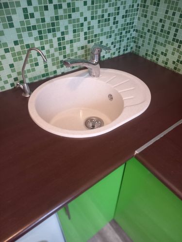 Установка и подключение врезной мойки Установка и подключение смесителя Выпил одного отверстия/углубления/присадка под петлю в материалах ДСП/Массив