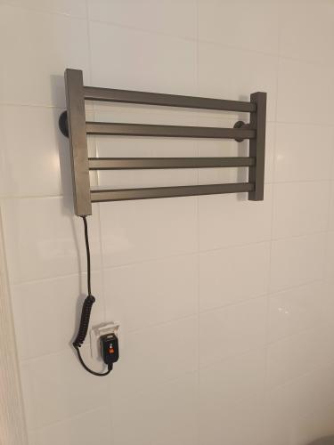 Монтаж горизонтальных или вертикальных жалюзи на стену\потолок