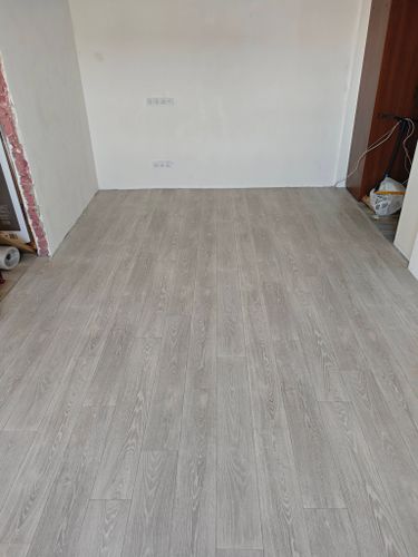 Укладка линолеума на клей более 15 кв.м