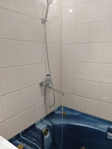 Установка смесителя (на готовые коммуникации)