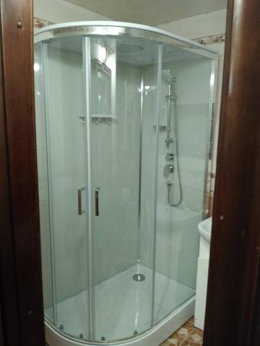 Демонтаж акриловой/стальной ванны Демонтаж смесителя