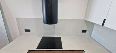 Установка и подключение электрической варочной поверхности Монтаж/демонтаж розетки/выключателя Установка стеновой панели HPL