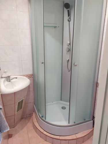 Установка душевой кабины шириной до 90 см