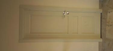 Установлена новая фурнитура, заменены крепления, устранены дефекты, обеспечена плавность работы механизма, восстановлена функциональность, проверена надежность конструкции.