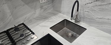 Установка и подключение подстольной мойки Установка столешницы HPL Еврозапил столешницы из HPL