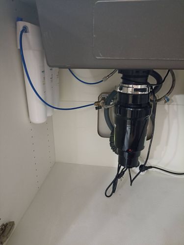 Установка столешницы HPL Установка и подключение подстольной мойки Демонтаж столешницы из HPL без сохранения