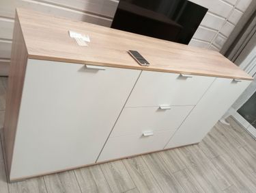 Собрана мебель с ящиками: установлены направляющие, закреплены фасады, прикреплены ручки, выровнена конструкция, проверена плавность выдвижения, обеспечена устойчивость.