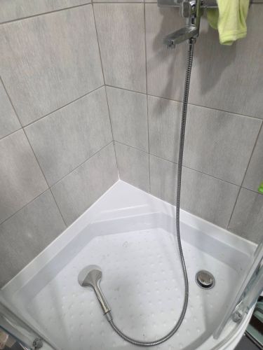 Герметизация стыков душевой кабины