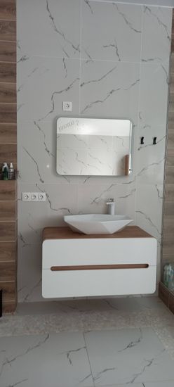 Установлено новое оборудование в ванной комнате. Демонтирован старый прибор, подключены трубы, проверена герметичность соединений, произведена настройка для корректной работы.