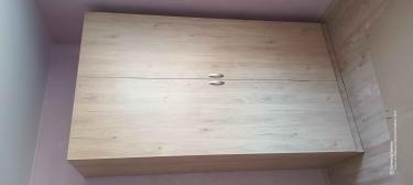 Собрана конструкция из элементов, закреплены детали, установлены опоры, прикреплено изголовье, проверена устойчивость, завершён монтаж, обеспечена надёжность, проведена окончательная проверка.