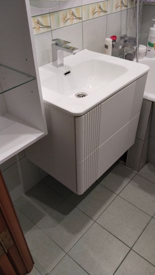 Установка комплекта: пенал + тумба +раковина + смеситель + зеркало