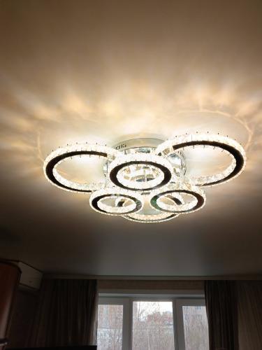 Заменены неисправные светодиоды, восстановлена проводка, проверена работа трансформатора, обновлены соединения, проведена диагностика, улучшена яркость, устранены мерцания.