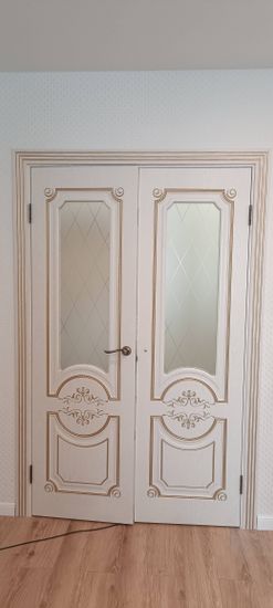 Установка межкомнатной двухстворчатой двери